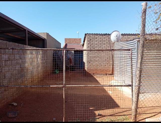 2 BEDROOM HOUSE FOR SALE IN TEMBISA EXT 11